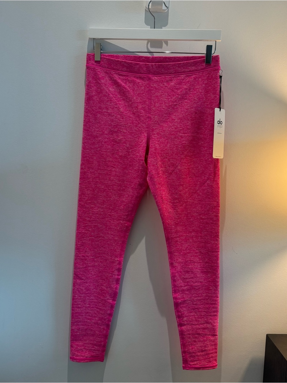 ALO Yoga — Women’s Pink Leggings NWT